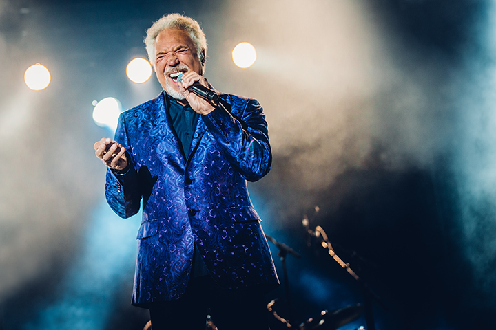 Tom Jones @ Retropop 2015, picture 5, photographed by Elke Briers - FrontView Magazine