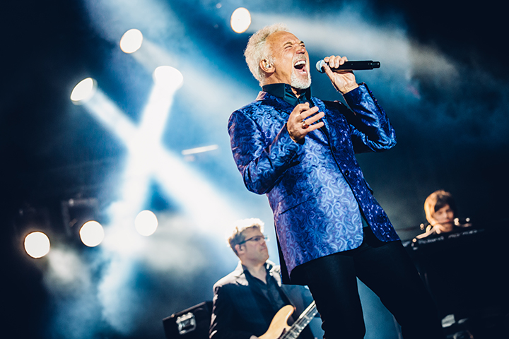 Tom Jones @ Retropop 2015, picture 6, photographed by Elke Briers - FrontView Magazine