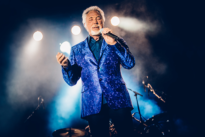Tom Jones @ Retropop 2015, picture 7, photographed by Elke Briers - FrontView Magazine