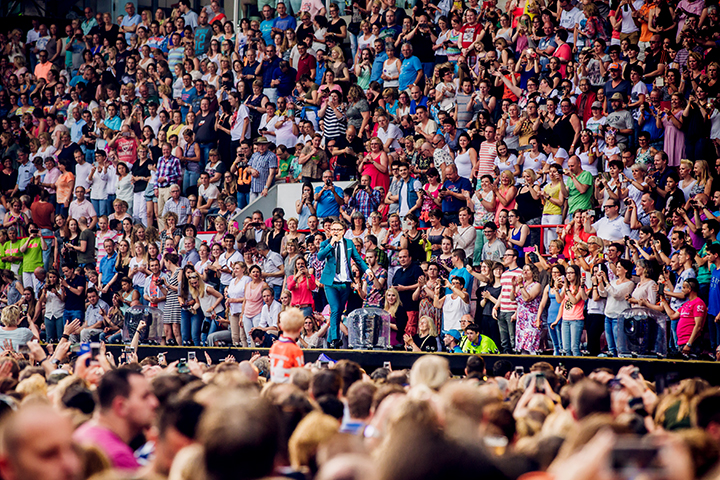 Guus Meeuwis - Groots met een zachte G @ Philips Stadion Eindhoven, foto 3, foto's door Elke Briers - FrontView Magazine