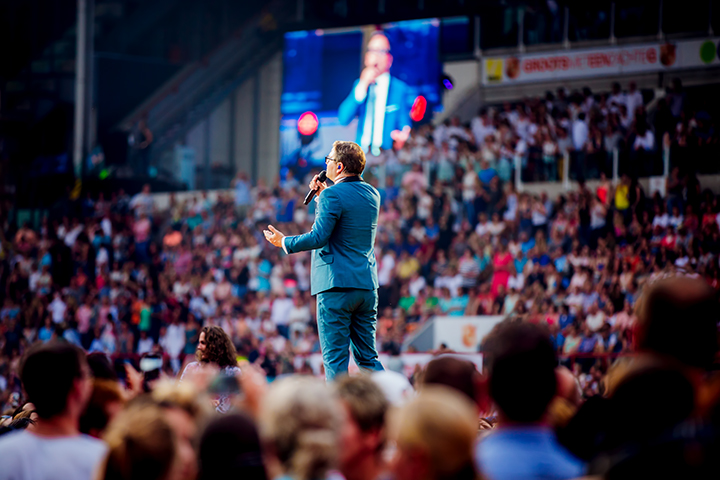 Guus Meeuwis - Groots met een zachte G @ Philips Stadion Eindhoven, foto 8, foto's door Elke Briers - FrontView Magazine