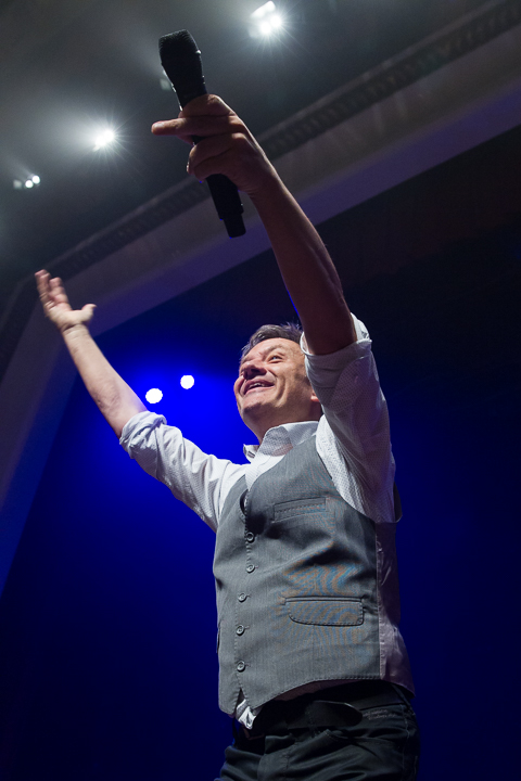 Bart Peeters - Benefietconcert @ De Roma Borgerhout, picture 2, photographed by Guy Danneels - FrontView Magazine