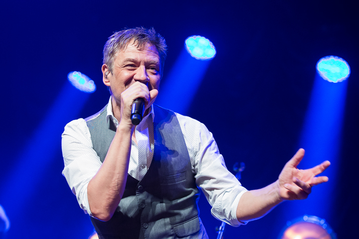 Bart Peeters - Benefietconcert @ De Roma Borgerhout, picture 4, photographed by Guy Danneels - FrontView Magazine