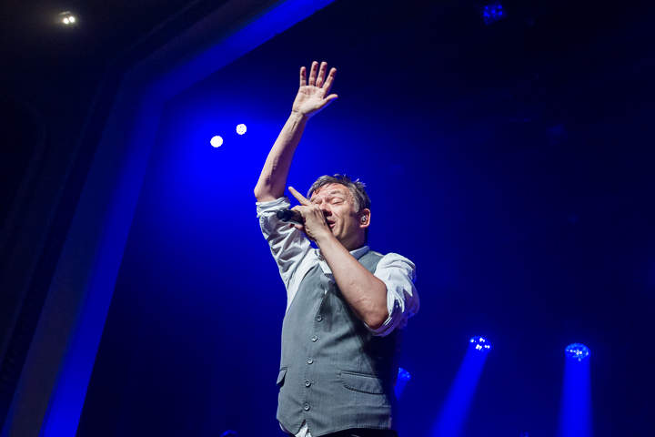 Bart Peeters - Benefietconcert @ De Roma Borgerhout, picture 5, photographed by Guy Danneels - FrontView Magazine