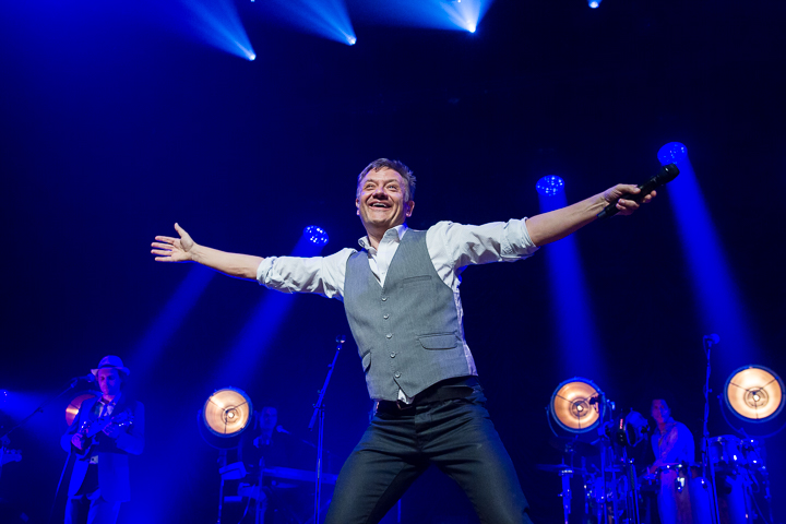 Bart Peeters - Benefietconcert @ De Roma Borgerhout, picture 8, photographed by Guy Danneels - FrontView Magazine