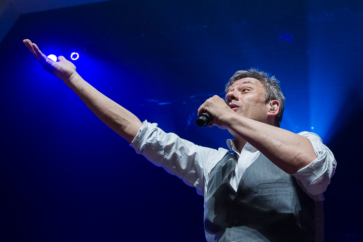 Bart Peeters - Benefietconcert @ De Roma Borgerhout, picture 12, photographed by Guy Danneels - FrontView Magazine