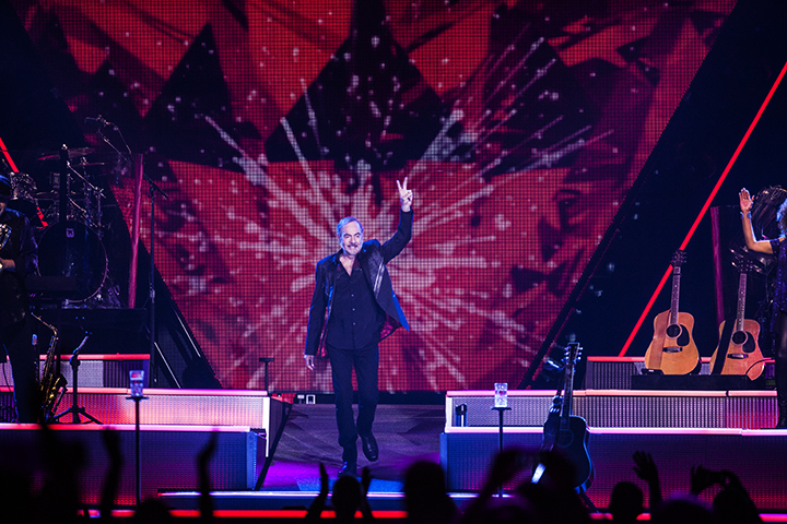 Neil Diamond @ Sportpaleis, picture 1, photographed by Kristof Hayen - FrontView Magazine