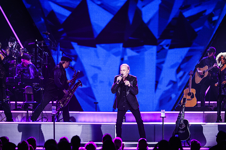 Neil Diamond @ Sportpaleis, picture 3, photographed by Kristof Hayen - FrontView Magazine
