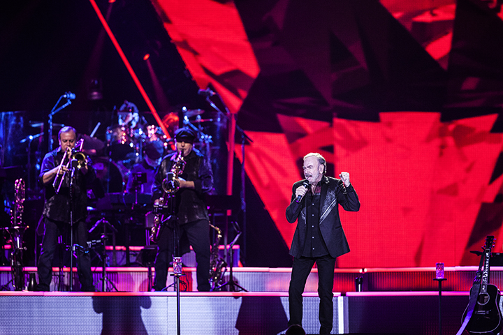 Neil Diamond @ Sportpaleis, picture 6, photographed by Kristof Hayen - FrontView Magazine
