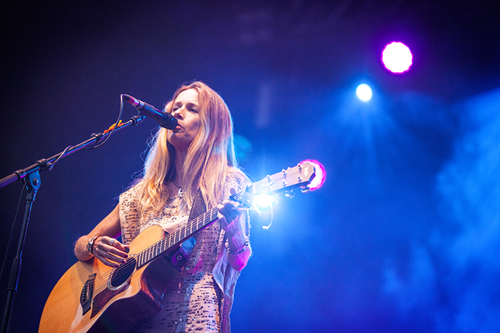 Heather Nova @ Genk on Stage, picture 3, photographed by Kristof Hayen - FrontView Magazine