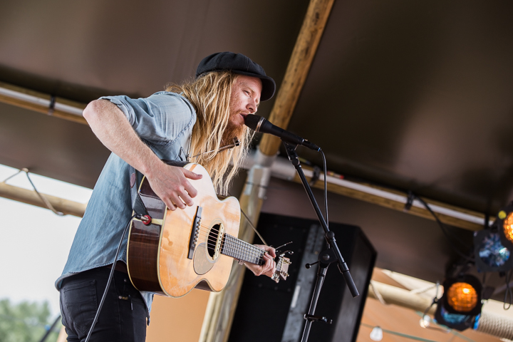 Stu Larsen @ Down The Rabbit Hole 2015, picture 2, photographed by Dorien Goetschalckx - FrontView Magazine