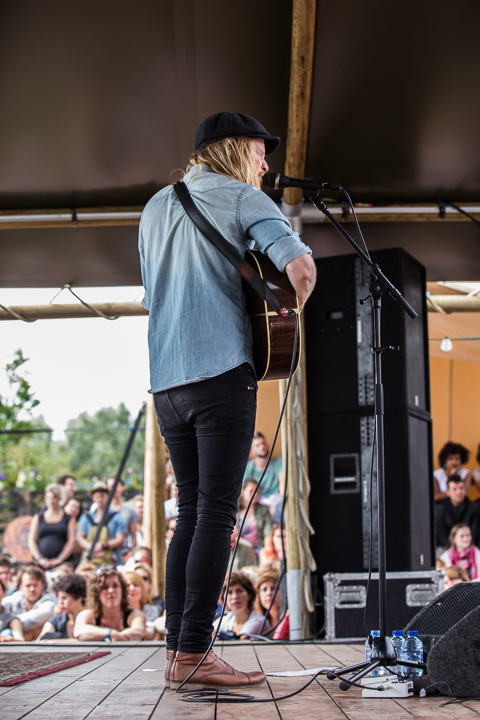 Stu Larsen @ Down The Rabbit Hole 2015, picture 7, photographed by Dorien Goetschalckx - FrontView Magazine