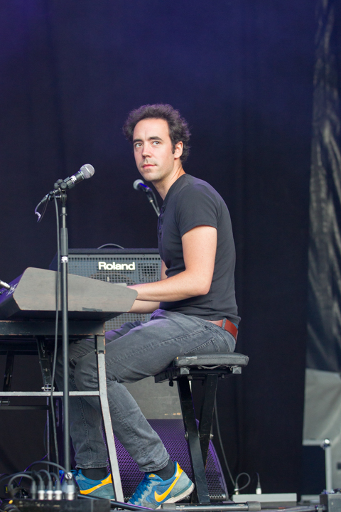Raymond van het Groenewoud - Kanaalfeesten Dag 2 @ Willebroek, picture 3, photographed by Guy Danneels - FrontView Magazine