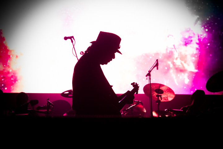 Santana The Corazon tour, picture 1, photographed by Tom Stessens - FrontView Magazine
