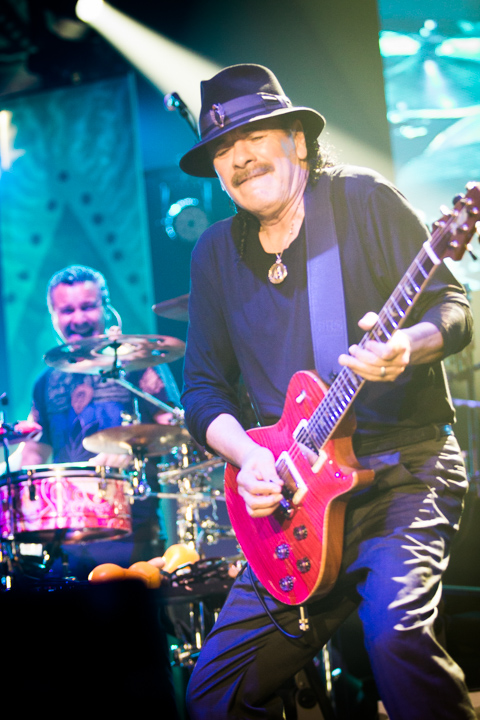 Santana The Corazon tour, picture 2, photographed by Tom Stessens - FrontView Magazine