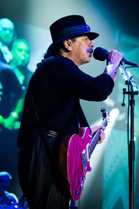 Santana The Corazon tour, picture 4, photographed by Tom Stessens - FrontView Magazine
