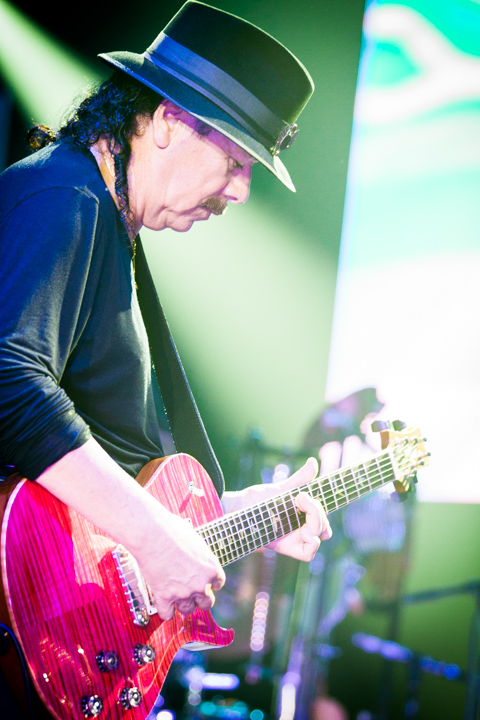Santana The Corazon tour, picture 7, photographed by Tom Stessens - FrontView Magazine