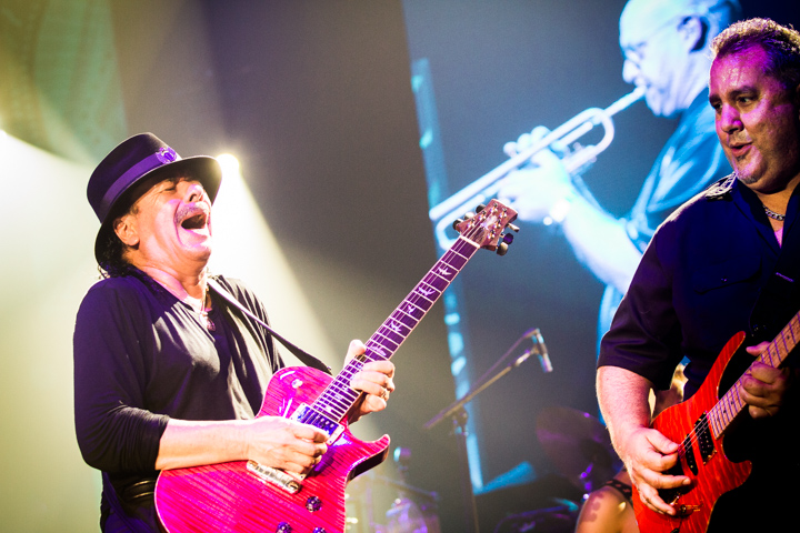 Santana The Corazon tour, picture 16, photographed by Tom Stessens - FrontView Magazine