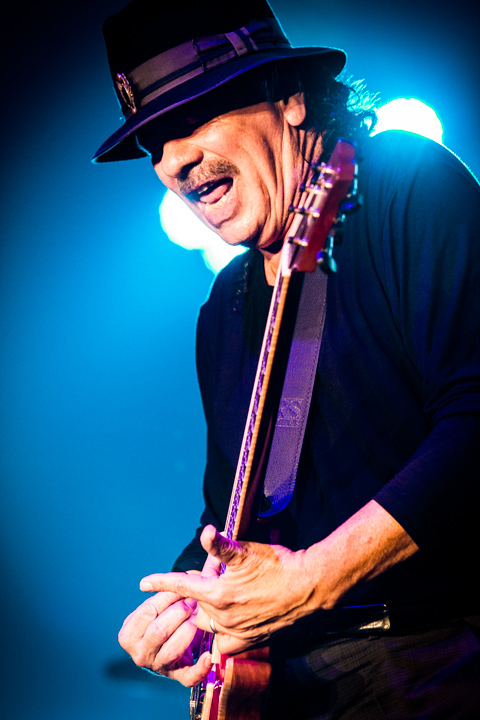 Santana The Corazon tour, picture 17, photographed by Tom Stessens - FrontView Magazine