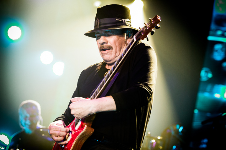 Santana The Corazon tour, picture 19, photographed by Tom Stessens - FrontView Magazine