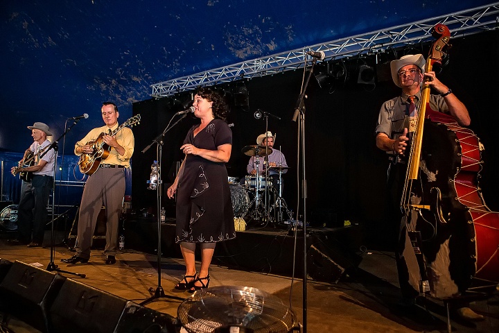Annita and the Starbombers @ Sjock Rock 2015, picture 3, photographed by Edwin Houdevelt - FrontView Magazine