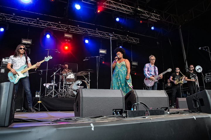 Lisa and The Lips @ Sjock Rock 2015, foto 17, foto's door Edwin Houdevelt - FrontView Magazine