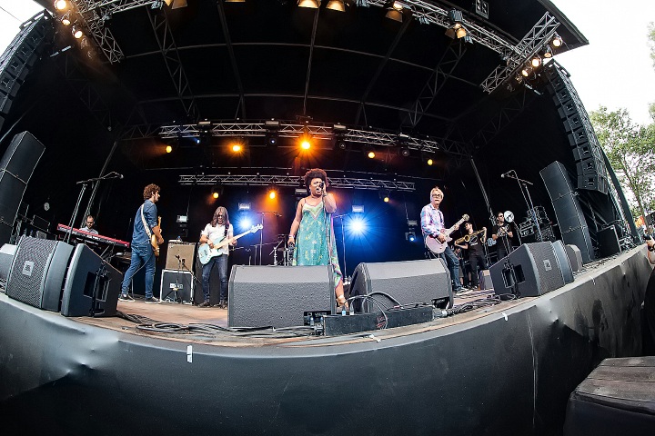 Lisa and The Lips @ Sjock Rock 2015, foto 23, foto's door Edwin Houdevelt - FrontView Magazine