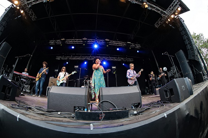 Lisa and The Lips @ Sjock Rock 2015, foto 32, foto's door Edwin Houdevelt - FrontView Magazine