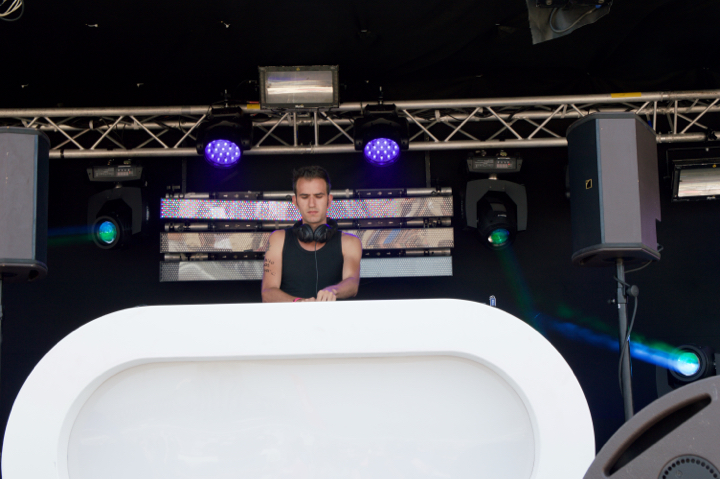 Beachland 2015 @ Bevrijdingsplein Blankenberge, picture 2, photographed by Bart Baevegems - FrontView Magazine