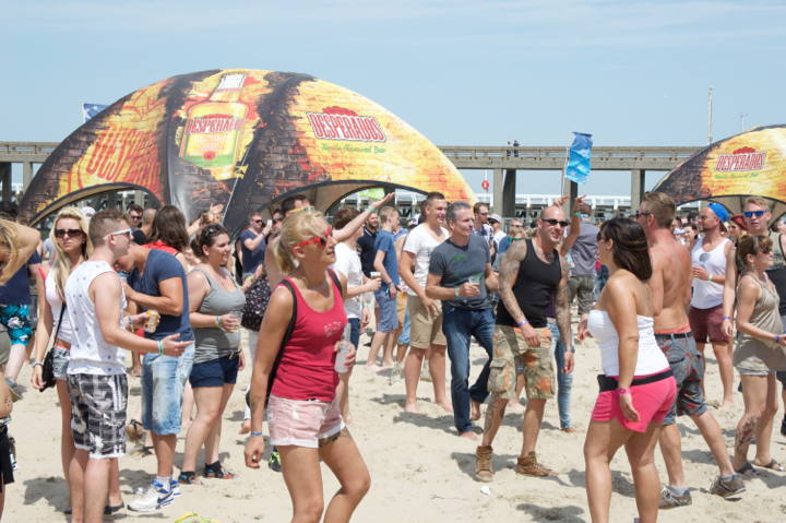 Beachland 2015 @ Bevrijdingsplein Blankenberge, picture 4, photographed by Bart Baevegems - FrontView Magazine