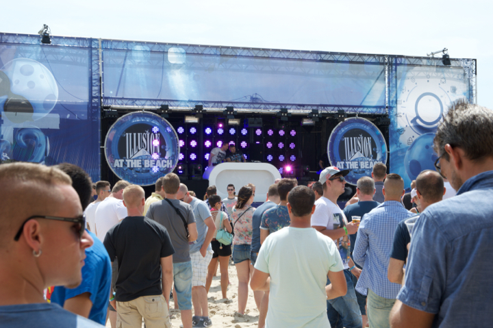 Beachland 2015 @ Bevrijdingsplein Blankenberge, picture 5, photographed by Bart Baevegems - FrontView Magazine