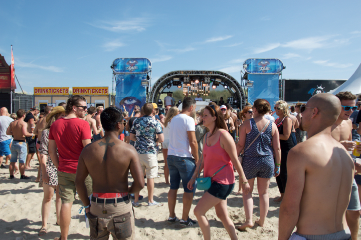 Beachland 2015 @ Bevrijdingsplein Blankenberge, picture 24, photographed by Bart Baevegems - FrontView Magazine