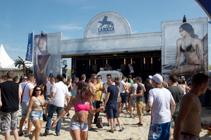 Beachland 2015 @ Bevrijdingsplein Blankenberge, picture 26, photographed by Bart Baevegems - FrontView Magazine