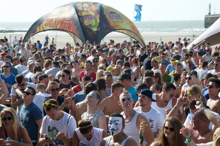 Beachland 2015 @ Bevrijdingsplein Blankenberge, picture 44, photographed by Bart Baevegems - FrontView Magazine