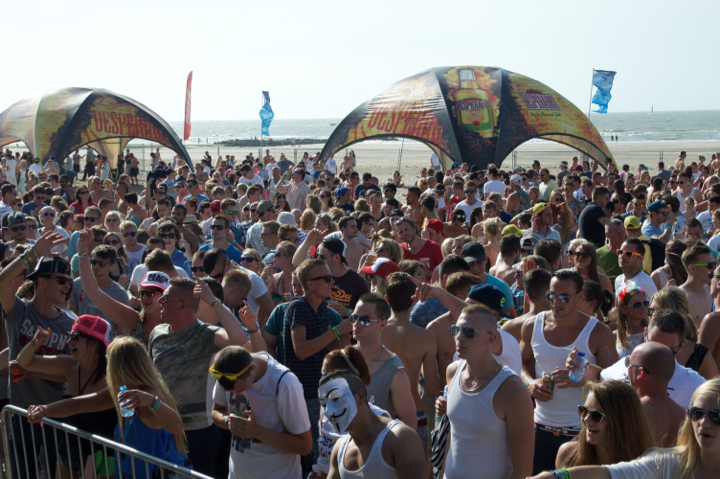 Beachland 2015 @ Bevrijdingsplein Blankenberge, picture 45, photographed by Bart Baevegems - FrontView Magazine
