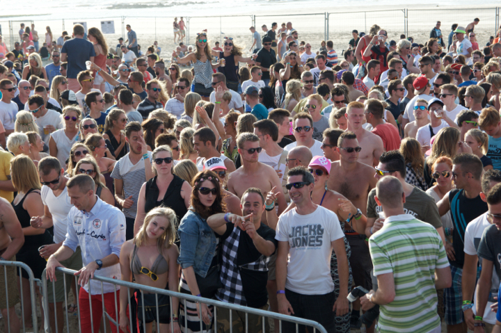 Beachland 2015 @ Bevrijdingsplein Blankenberge, picture 54, photographed by Bart Baevegems - FrontView Magazine