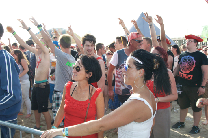 Beachland 2015 @ Bevrijdingsplein Blankenberge, picture 59, photographed by Bart Baevegems - FrontView Magazine