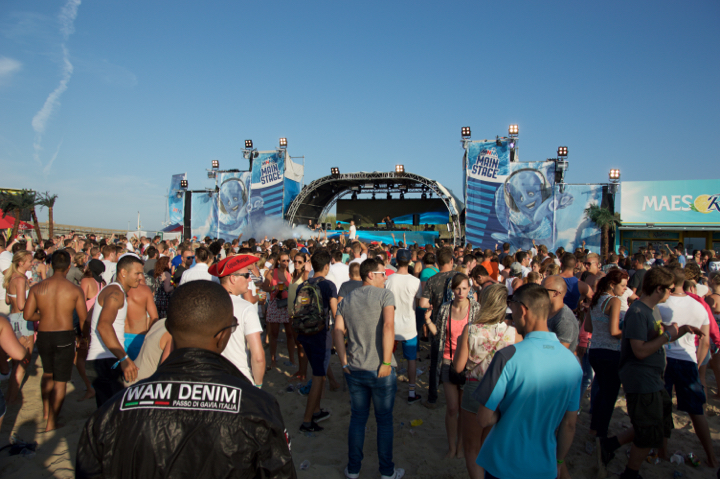Beachland 2015 @ Bevrijdingsplein Blankenberge, picture 85, photographed by Bart Baevegems - FrontView Magazine