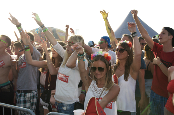Beachland 2015 @ Bevrijdingsplein Blankenberge, picture 93, photographed by Bart Baevegems - FrontView Magazine