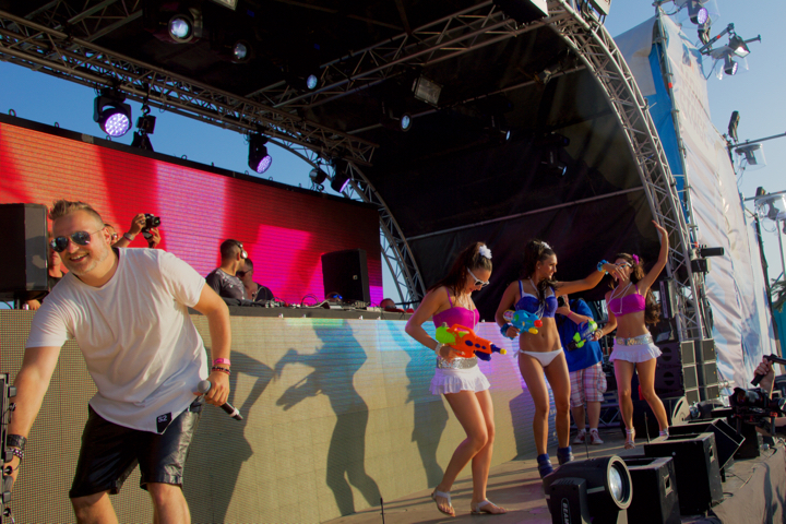 Beachland 2015 @ Bevrijdingsplein Blankenberge, picture 96, photographed by Bart Baevegems - FrontView Magazine