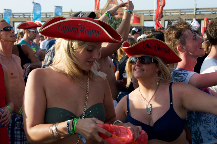 Beachland 2015 @ Bevrijdingsplein Blankenberge, picture 100, photographed by Bart Baevegems - FrontView Magazine
