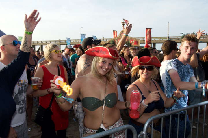 Beachland 2015 @ Bevrijdingsplein Blankenberge, picture 101, photographed by Bart Baevegems - FrontView Magazine