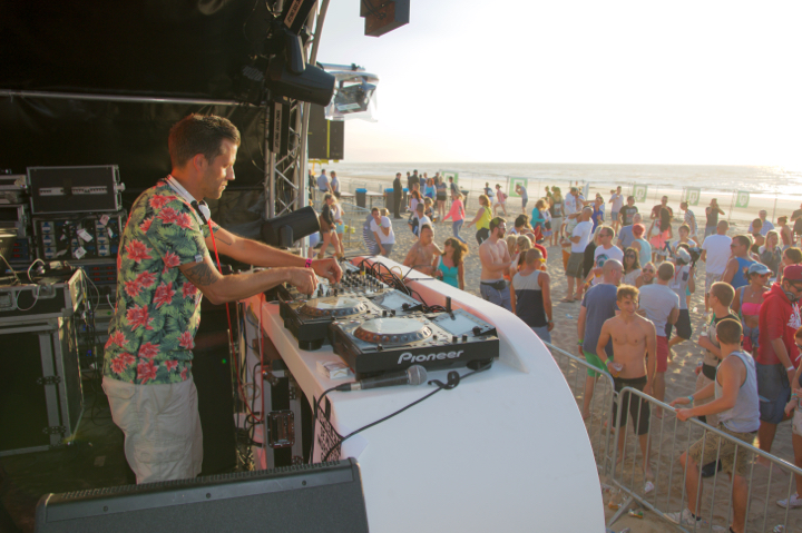 Beachland 2015 @ Bevrijdingsplein Blankenberge, picture 110, photographed by Bart Baevegems - FrontView Magazine