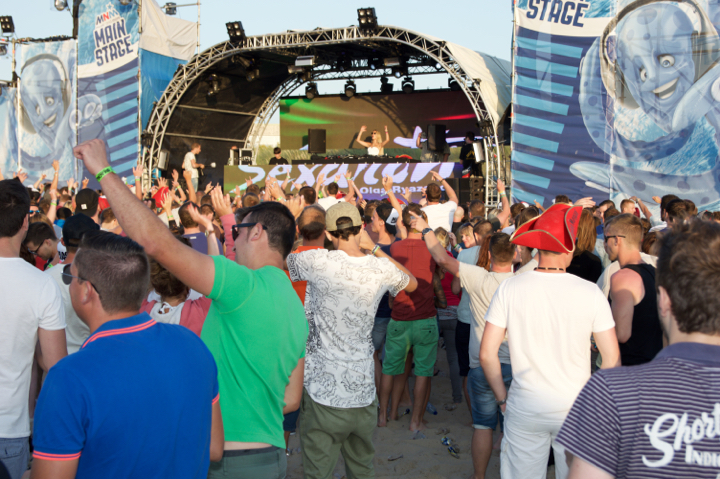 Beachland 2015 @ Bevrijdingsplein Blankenberge, picture 121, photographed by Bart Baevegems - FrontView Magazine