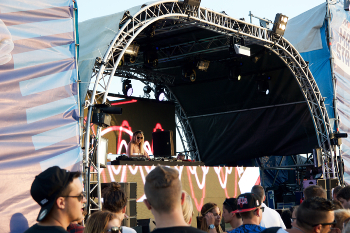 Beachland 2015 @ Bevrijdingsplein Blankenberge, picture 123, photographed by Bart Baevegems - FrontView Magazine