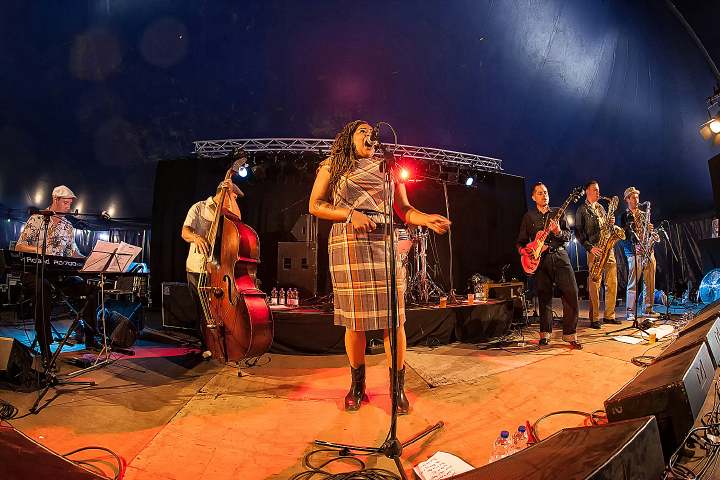 Jai Malano and the Rhythm Dudes @ Sjock Rock 2015, foto 8, foto's door Edwin Houdevelt - FrontView Magazine