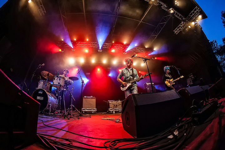 Southern Culture on the Skids @ Sjock Rock 2015, foto 16, foto's door Edwin Houdevelt - FrontView Magazine