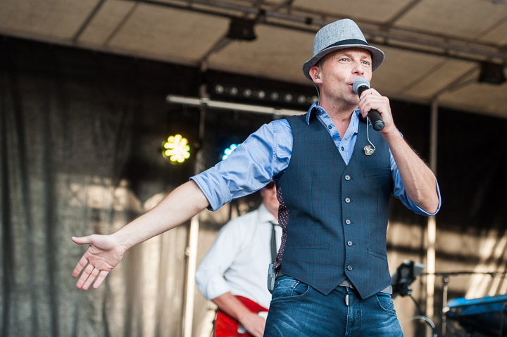 Wim Leys - Vlaanderen Zingt @ Grote Markt Mechelen, foto 6, foto's door Dimitri Vanlommel - FrontView Magazine