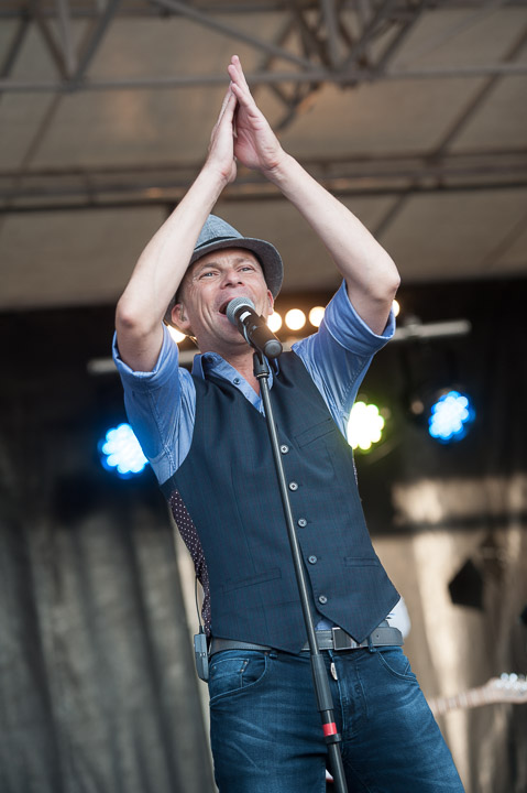 Wim Leys - Vlaanderen Zingt @ Grote Markt Mechelen, foto 9, foto's door Dimitri Vanlommel - FrontView Magazine