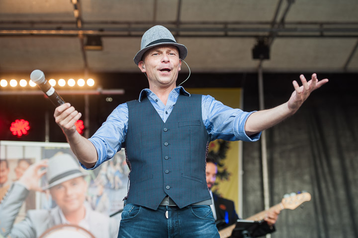 Wim Leys - Vlaanderen Zingt @ Grote Markt Mechelen, foto 18, foto's door Dimitri Vanlommel - FrontView Magazine